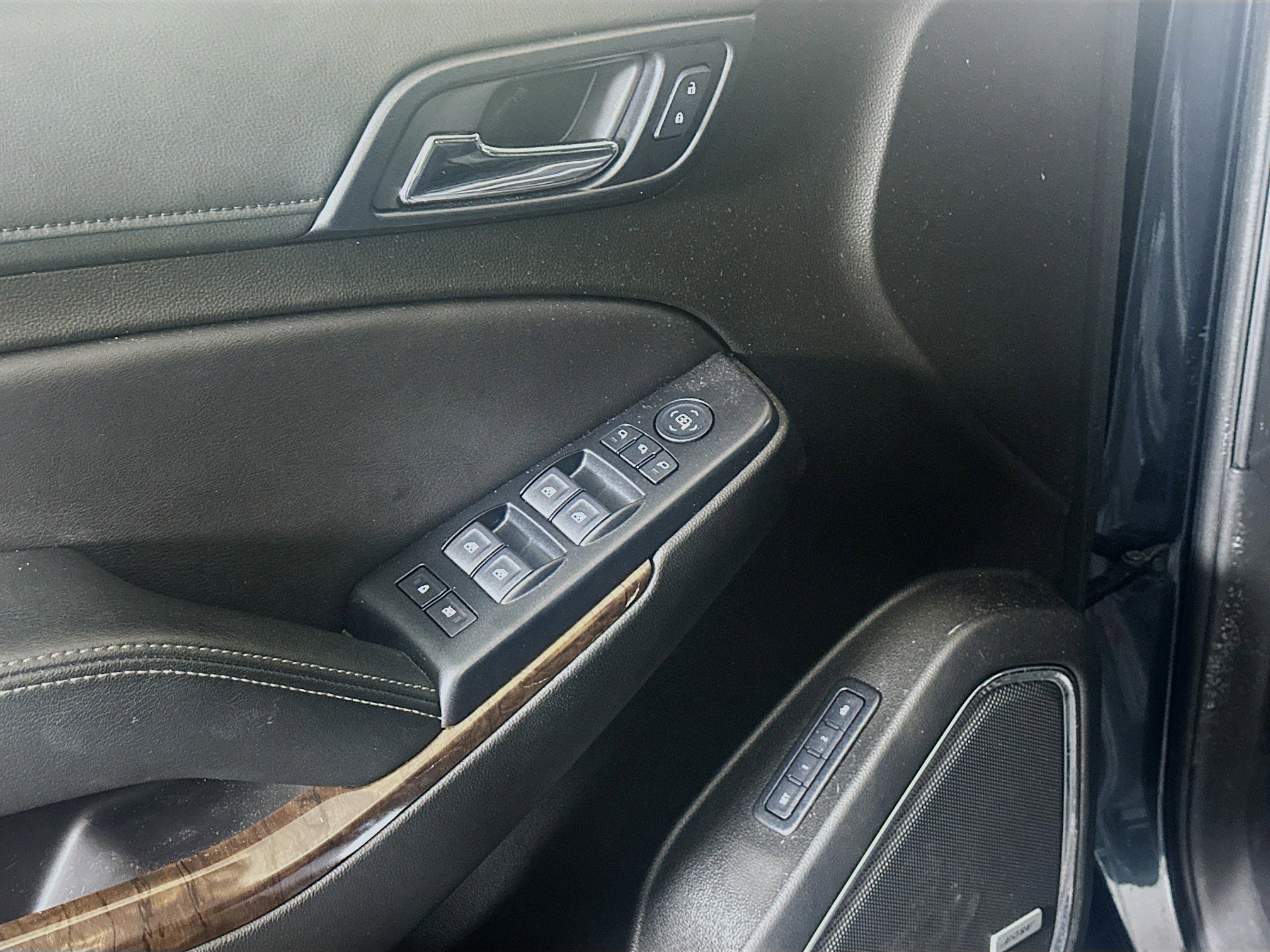 Used 2020 Chevrolet Tahoe LT w/ Luxury Package AWD/4WD image 15