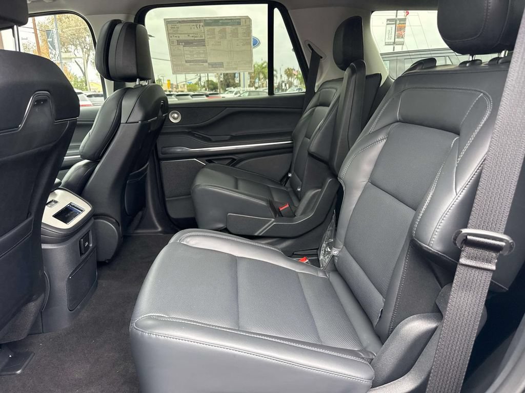 New 2025 Lincoln Navigator Reserve AWD/4WD image 9