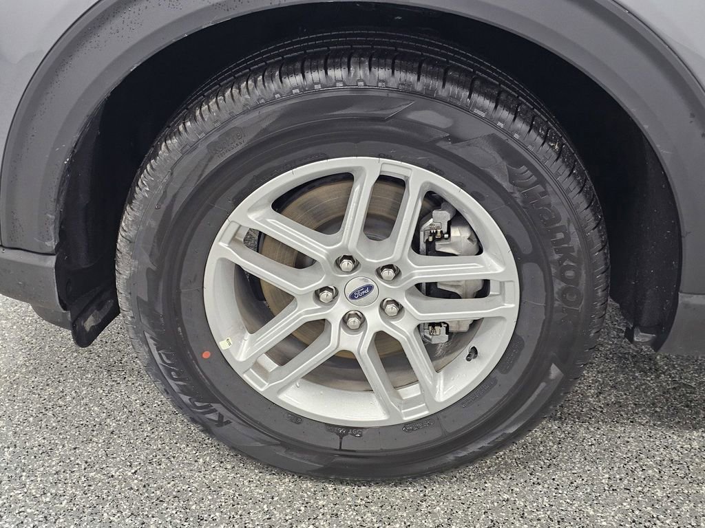 New 2026 Ford Explorer Active image 8