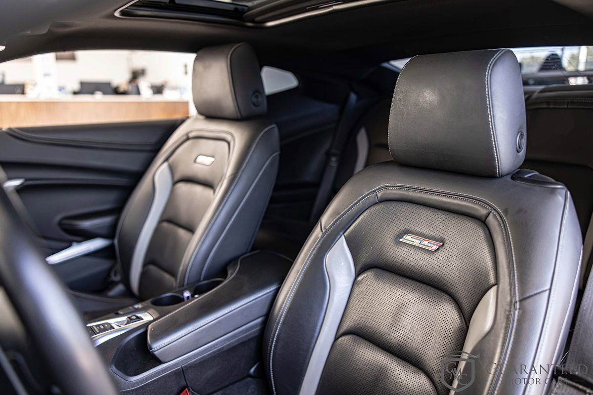 Used 2018 Chevrolet Camaro SS RWD image 17
