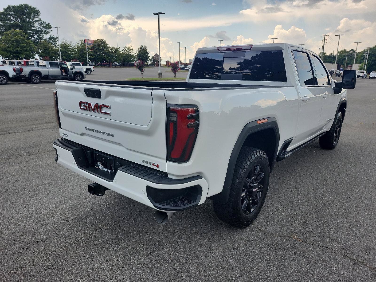 Used 2025 GMC Sierra 2500 AT4 w/ AT4 Premium Plus Package AWD/4WD image 3