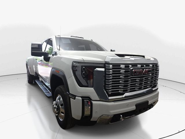 Used 2024 GMC Sierra 3500 Denali w/ Denali Reserve Package AWD/4WD image 3