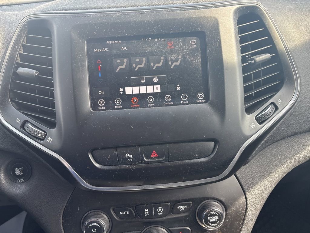 Used 2019 Jeep Cherokee Latitude Plus w/ Cold Weather Group image 12