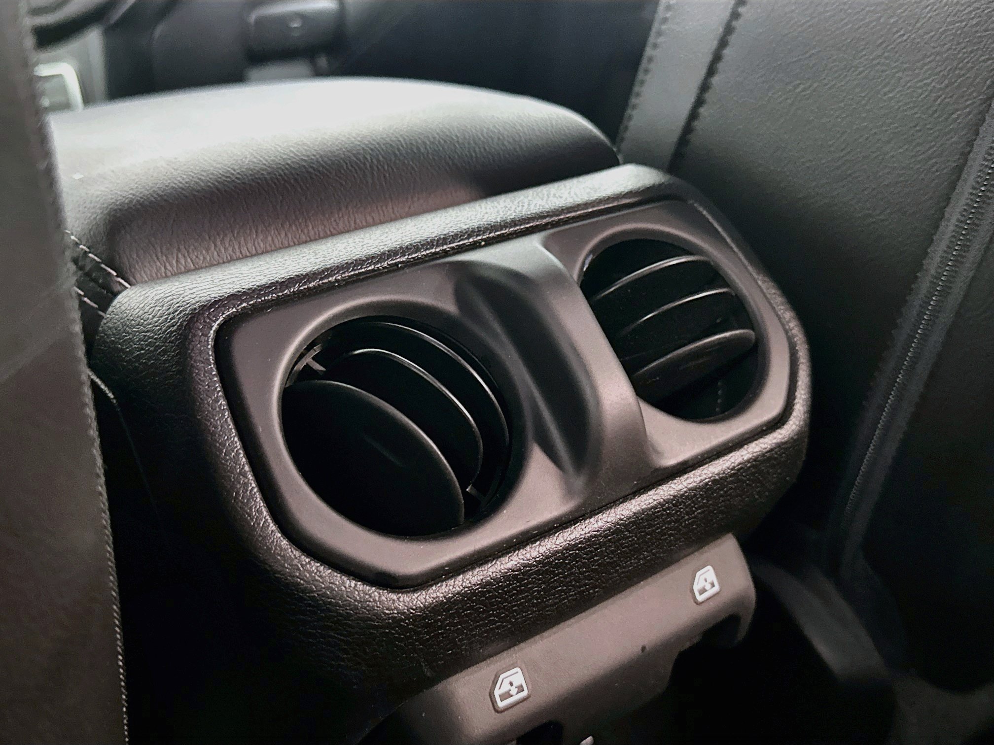 Used 2018 Jeep Wrangler Unlimited Sahara w/ Cold Weather Group AWD/4WD image 25