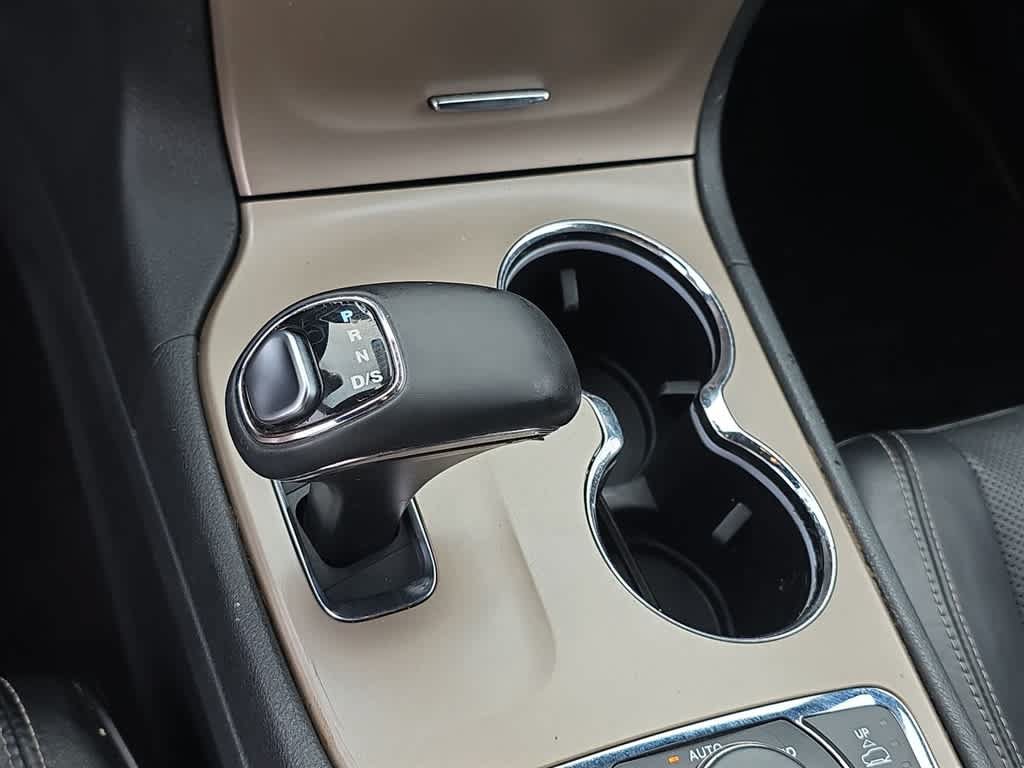 Used 2015 Jeep Grand Cherokee Overland w/ Advanced Technology Group AWD/4WD image 23