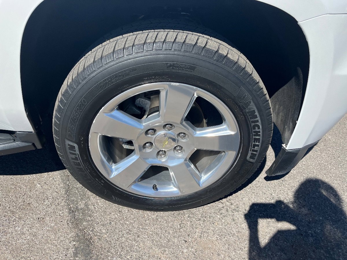 Used 2019 Chevrolet Suburban LT RWD image 48