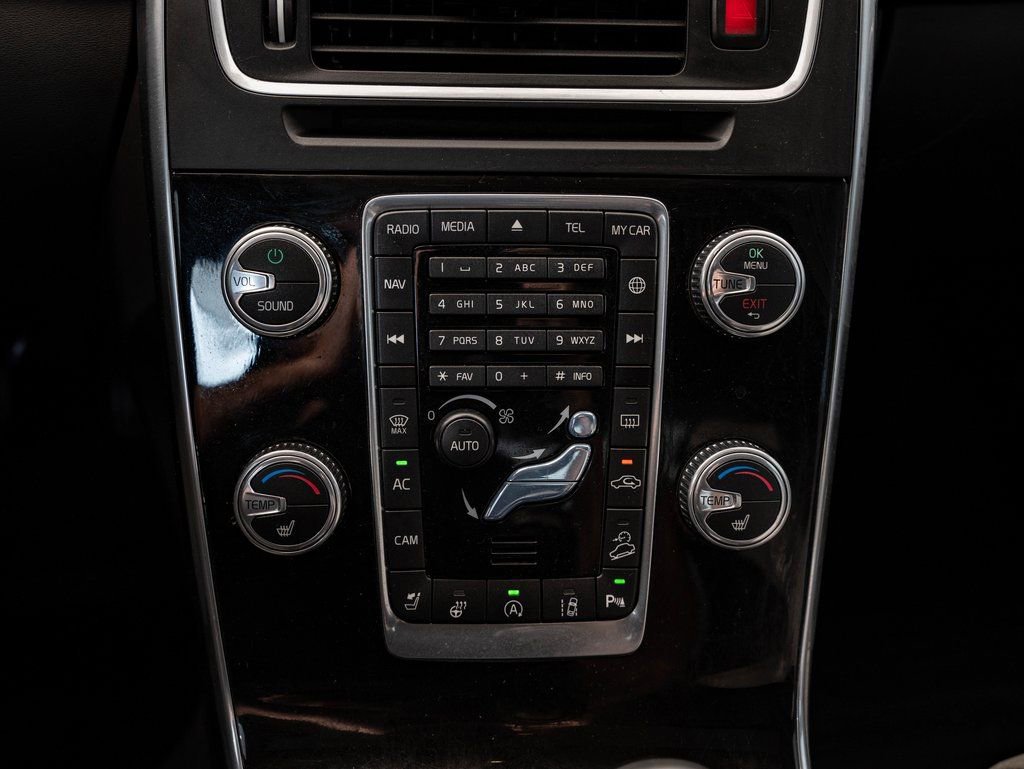 Used 2018 Volvo S60 T5 Cross Country Platinum image 34