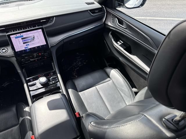 Used 2024 Jeep Grand Cherokee Overland w/ Luxury Tech Group IV AWD/4WD image 30