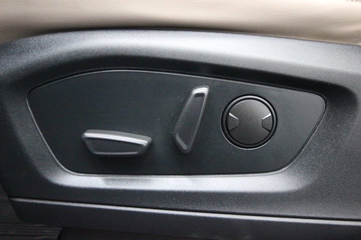 Used 2022 Ford Explorer XLT w/ Equipment Group 202A image 14