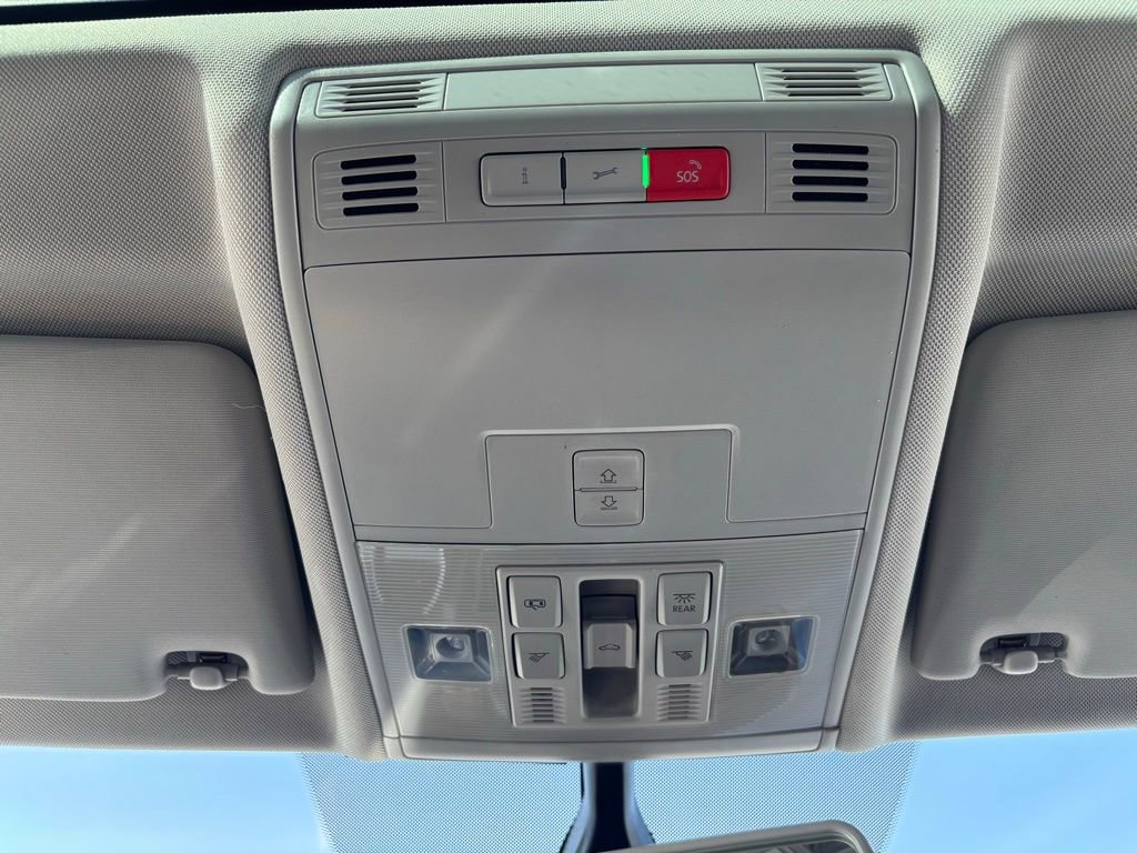 Used 2020 Volkswagen Tiguan SE w/ Panoramic Sunroof Package image 16