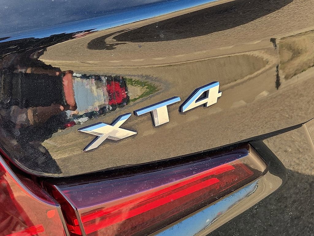 Used 2024 Cadillac XT4 Premium Luxury image 13