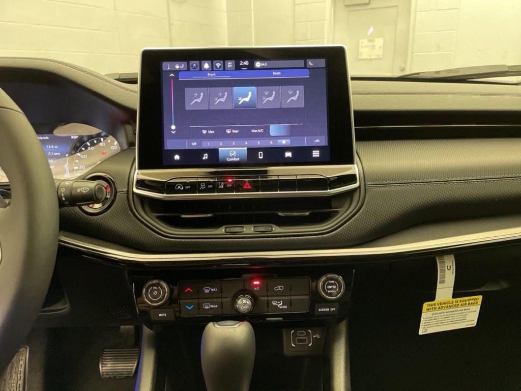 New 2026 Jeep Compass Latitude image 10