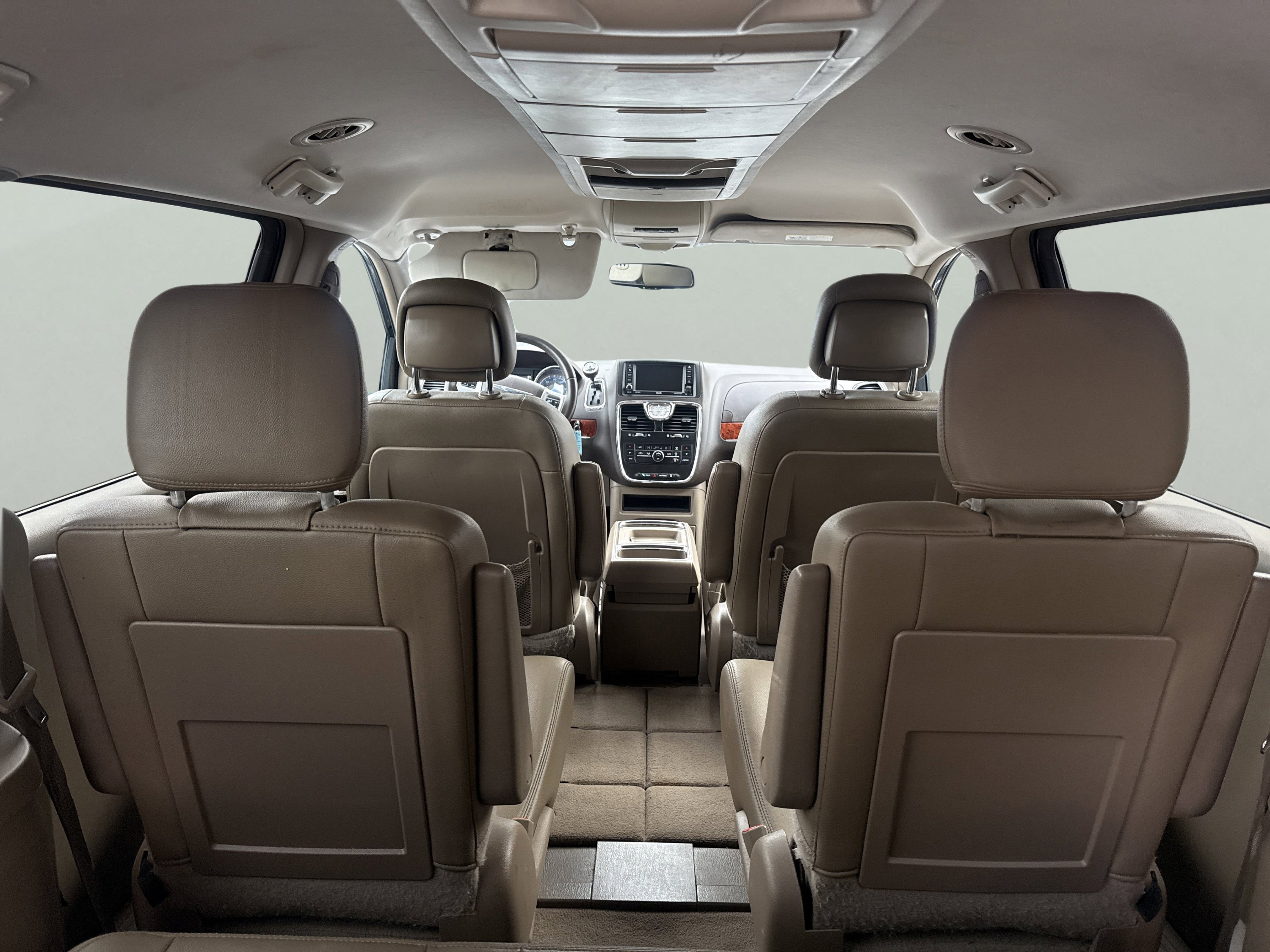 Used 2016 Chrysler Town & Country Touring image 10