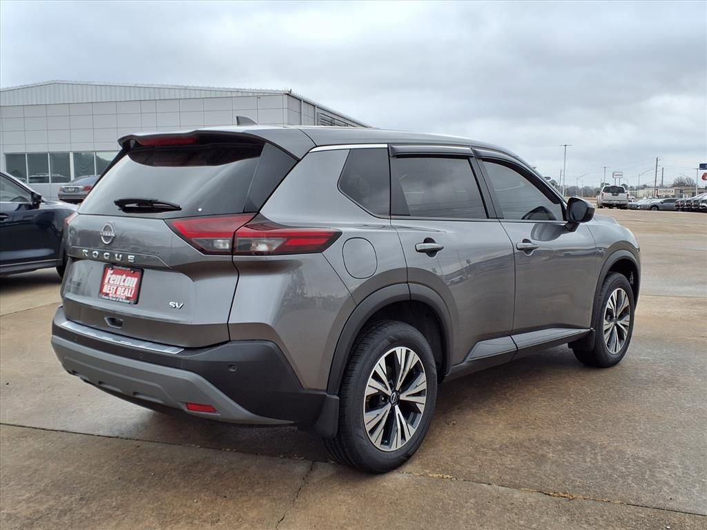 Used 2023 Nissan Rogue SV image 2