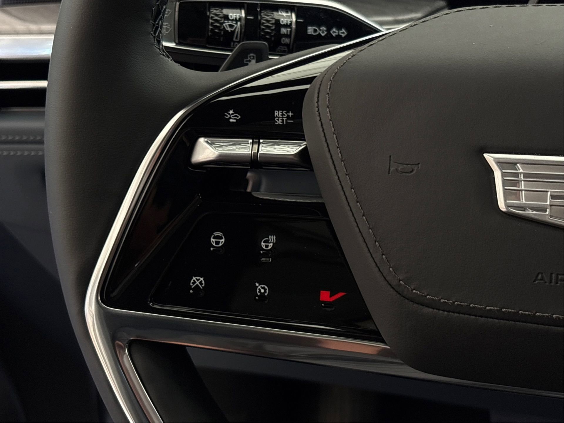 New 2025 Cadillac Escalade IQ Luxury 2 image 28