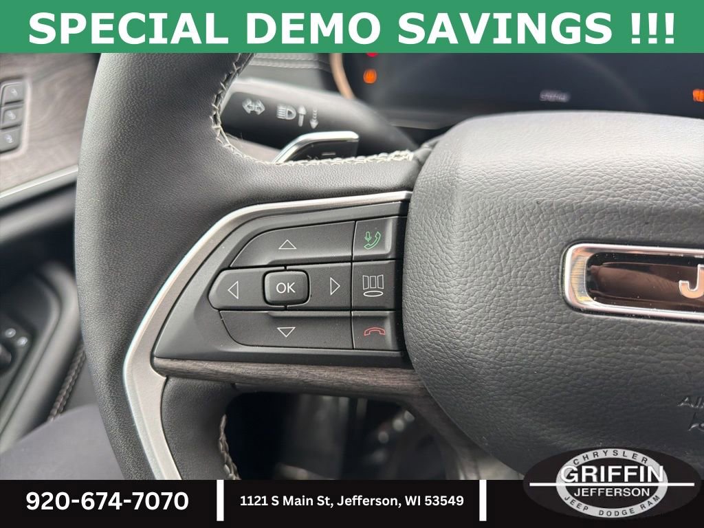 New 2025 Jeep Grand Cherokee Limited w/ Luxury Tech Group II image 17