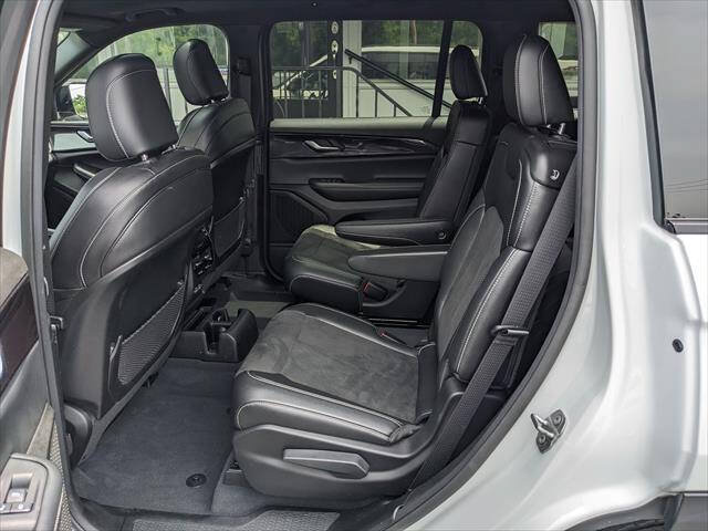 Used 2023 Jeep Grand Cherokee L Laredo AWD/4WD image 10