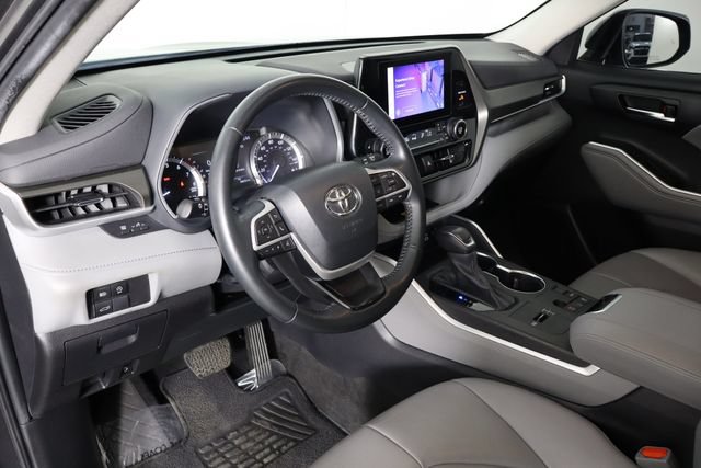 Used 2023 Toyota Highlander XLE FWD image 27