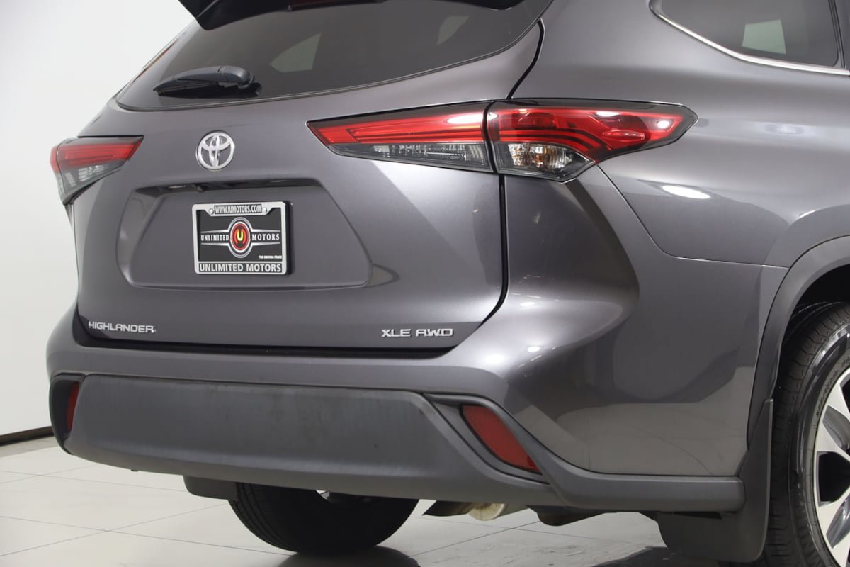 Used 2021 Toyota Highlander XLE AWD/4WD image 40