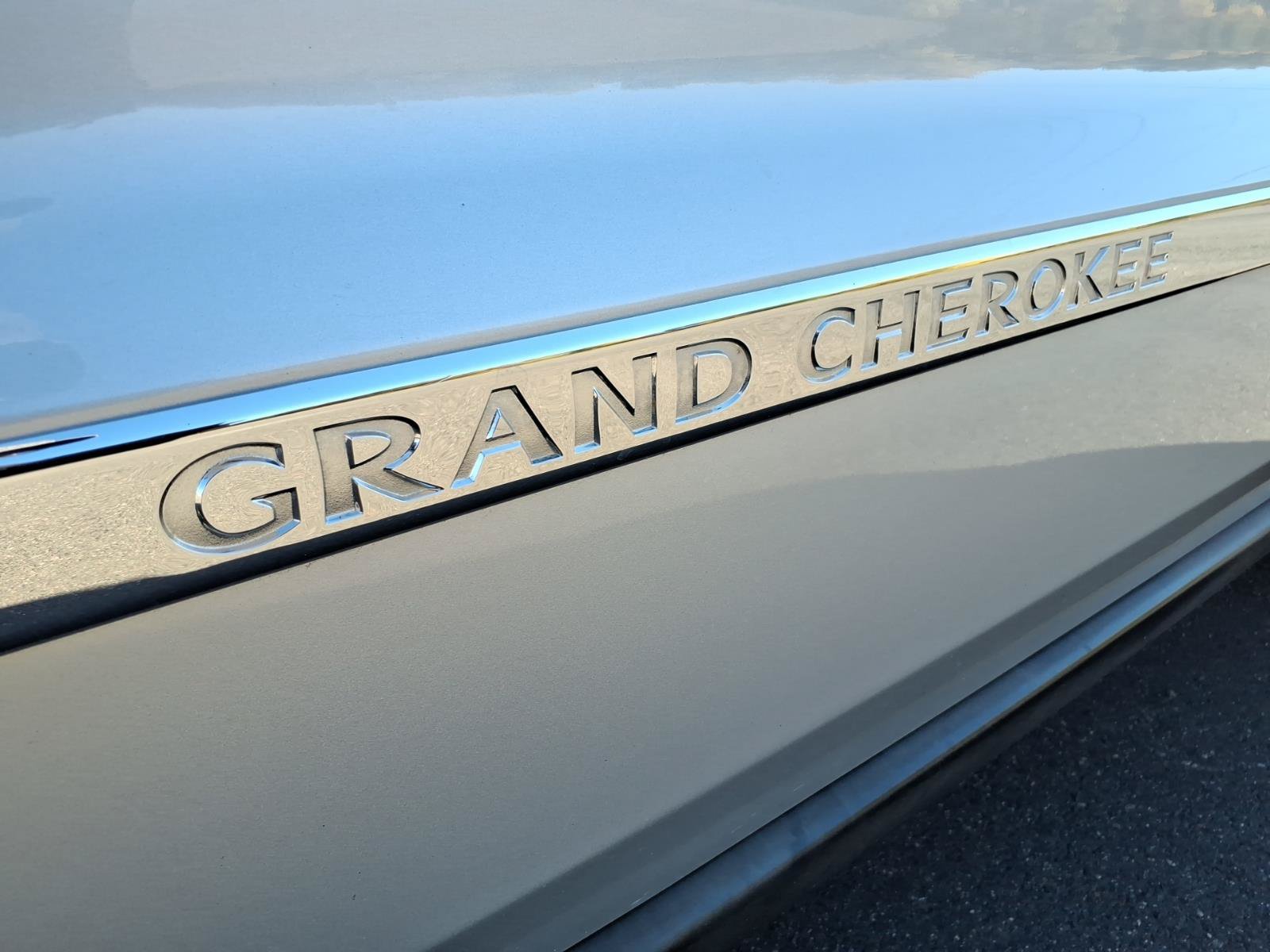 Used 2011 Jeep Grand Cherokee 70th Anniversary AWD/4WD image 2