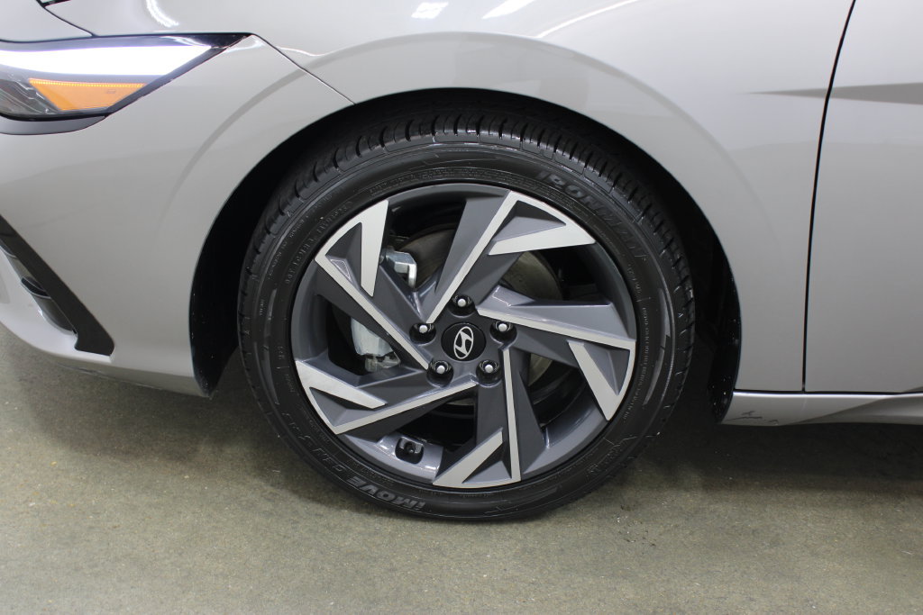 Used 2024 Hyundai Elantra Limited FWD image 30