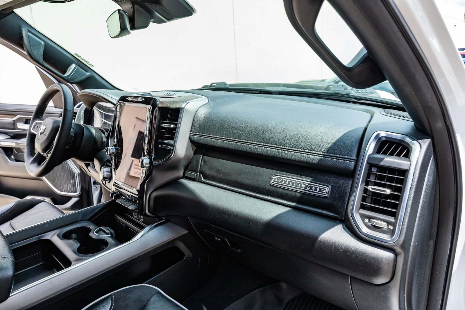Used 2025 RAM 1500 Laramie w/ Sport Appearance Package AWD/4WD image 18