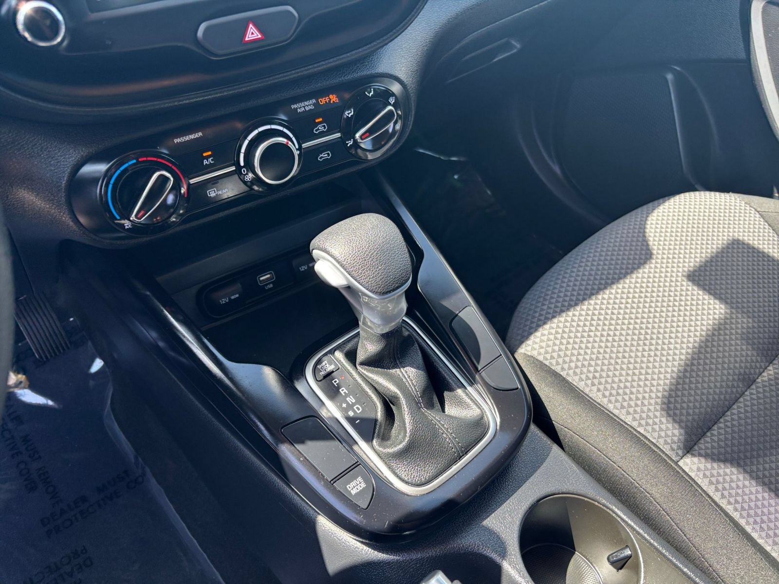 Used 2025 Kia Soul LX w/ LX Technology Package FWD image 40