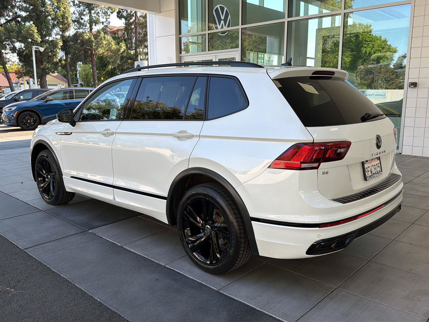 Certified 2023 Volkswagen Tiguan SE R-Line FWD image 3