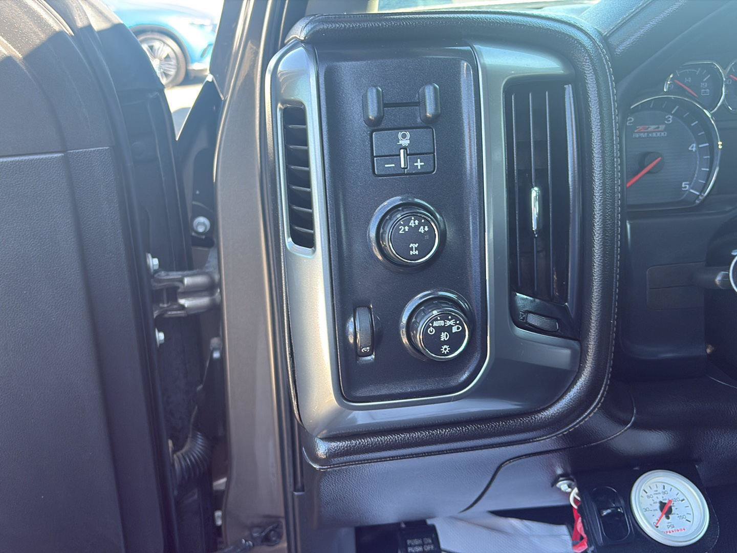 Used 2015 Chevrolet Silverado 2500 LTZ w/ Duramax Plus Package AWD/4WD image 12