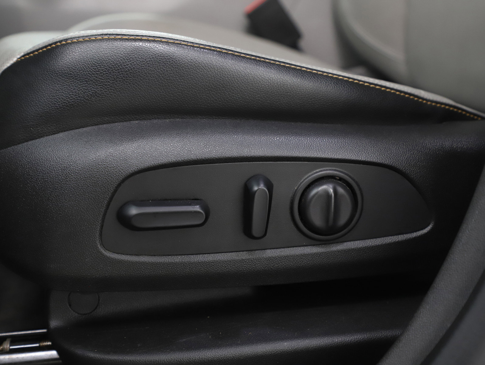 Used 2020 GMC Terrain SLT FWD image 28