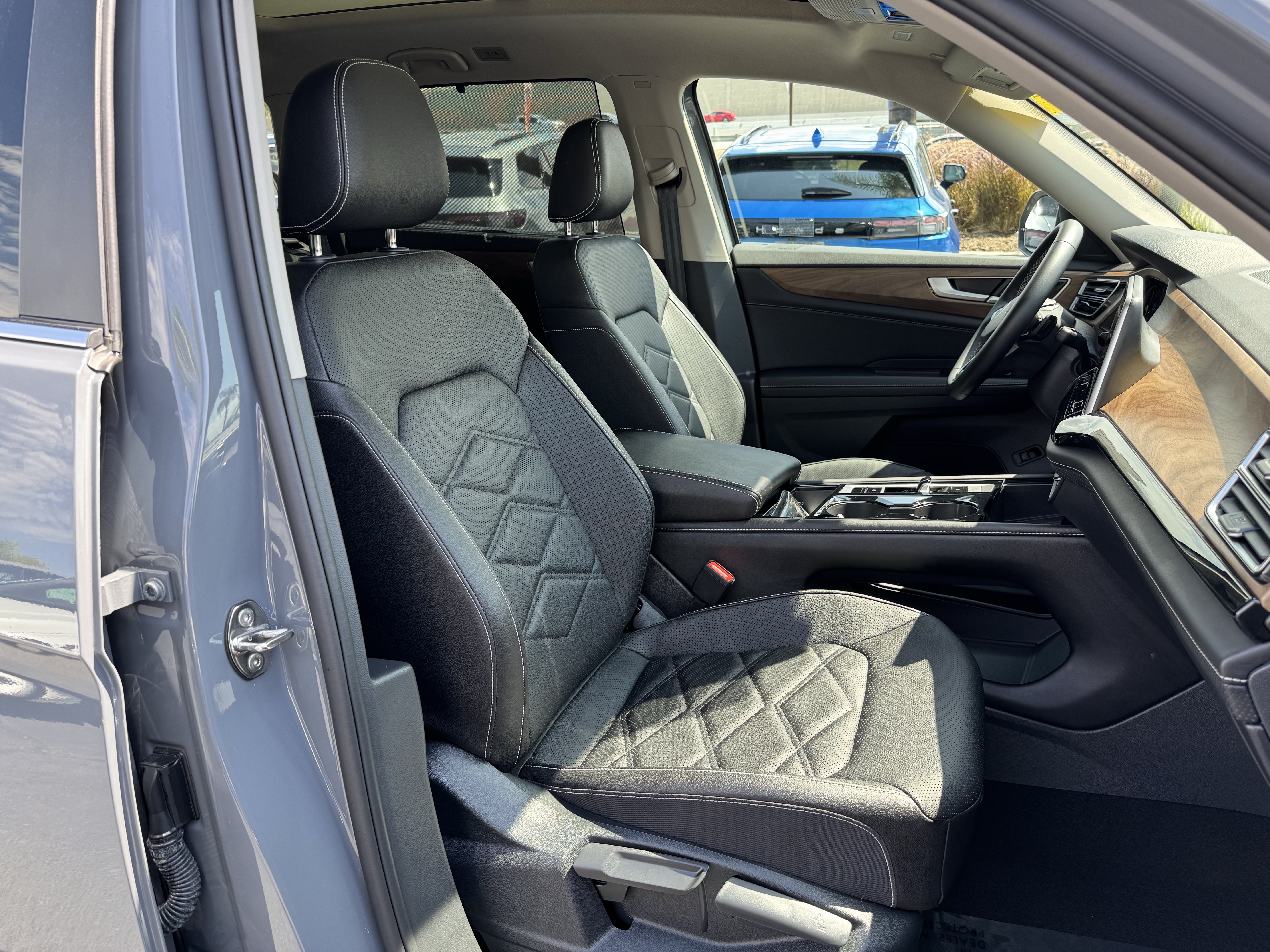 Used 2026 Volkswagen Atlas SE FWD image 35