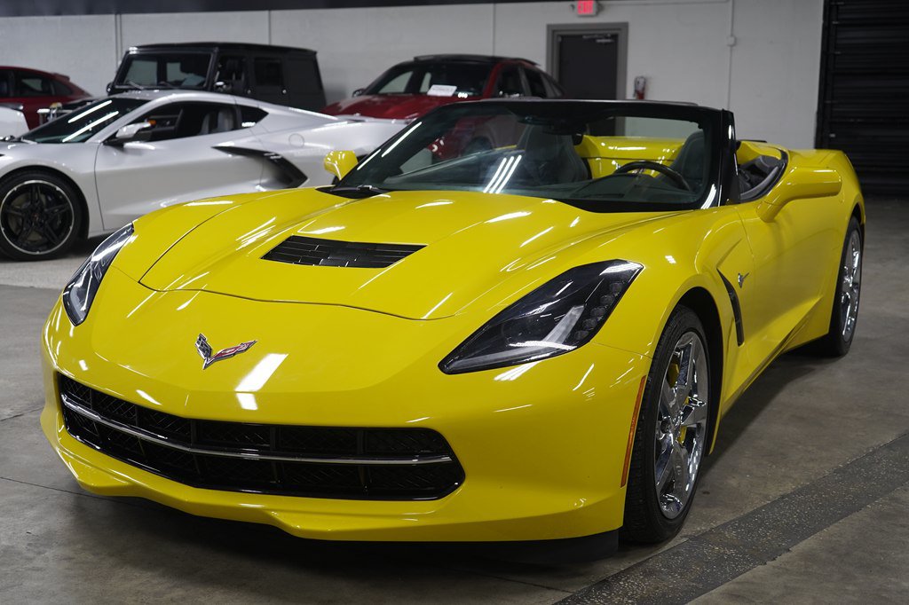 Used 2015 Chevrolet Corvette Stingray Convertible w/ 3LT Preferred Equipment Group RWD image 2