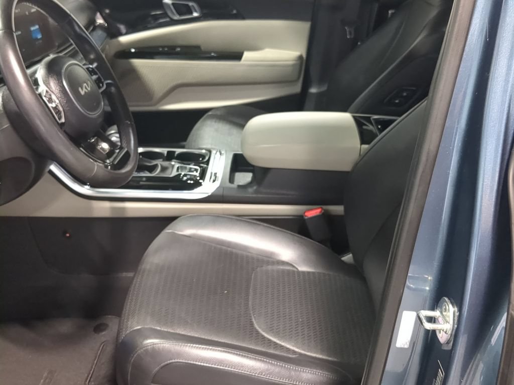 Used 2024 Kia Carnival SX Prestige FWD image 16