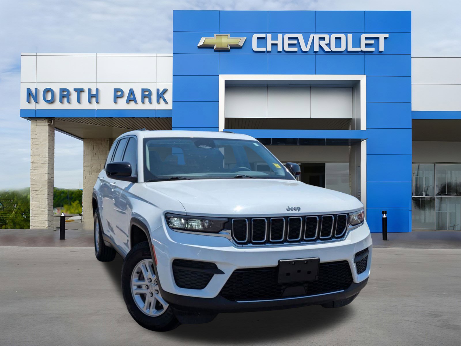 Used 2023 Jeep Grand Cherokee Laredo