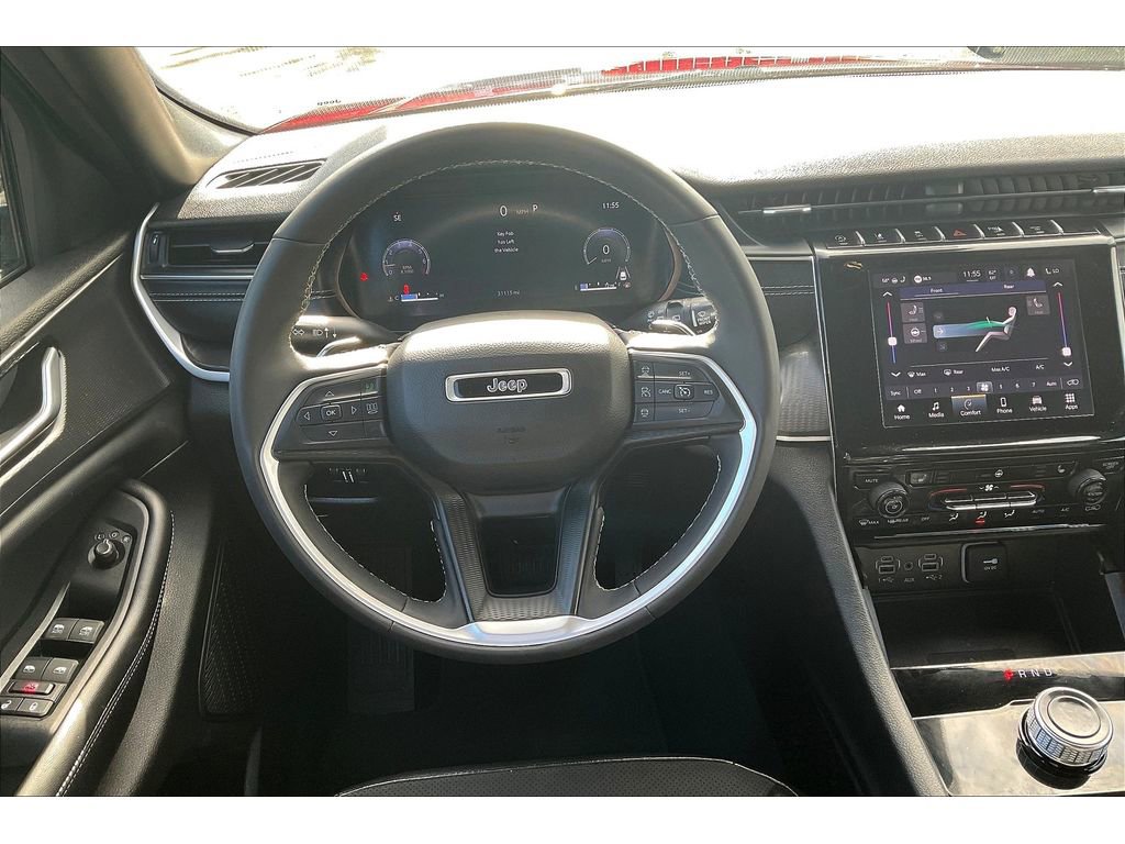 Used 2024 Jeep Grand Cherokee L Laredo image 5