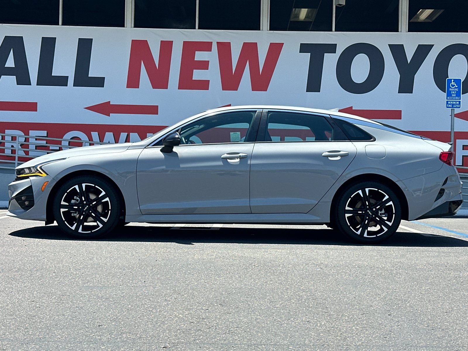 Used 2023 Kia K5 GT-Line w/ GT-Line Premium Package FWD image 2