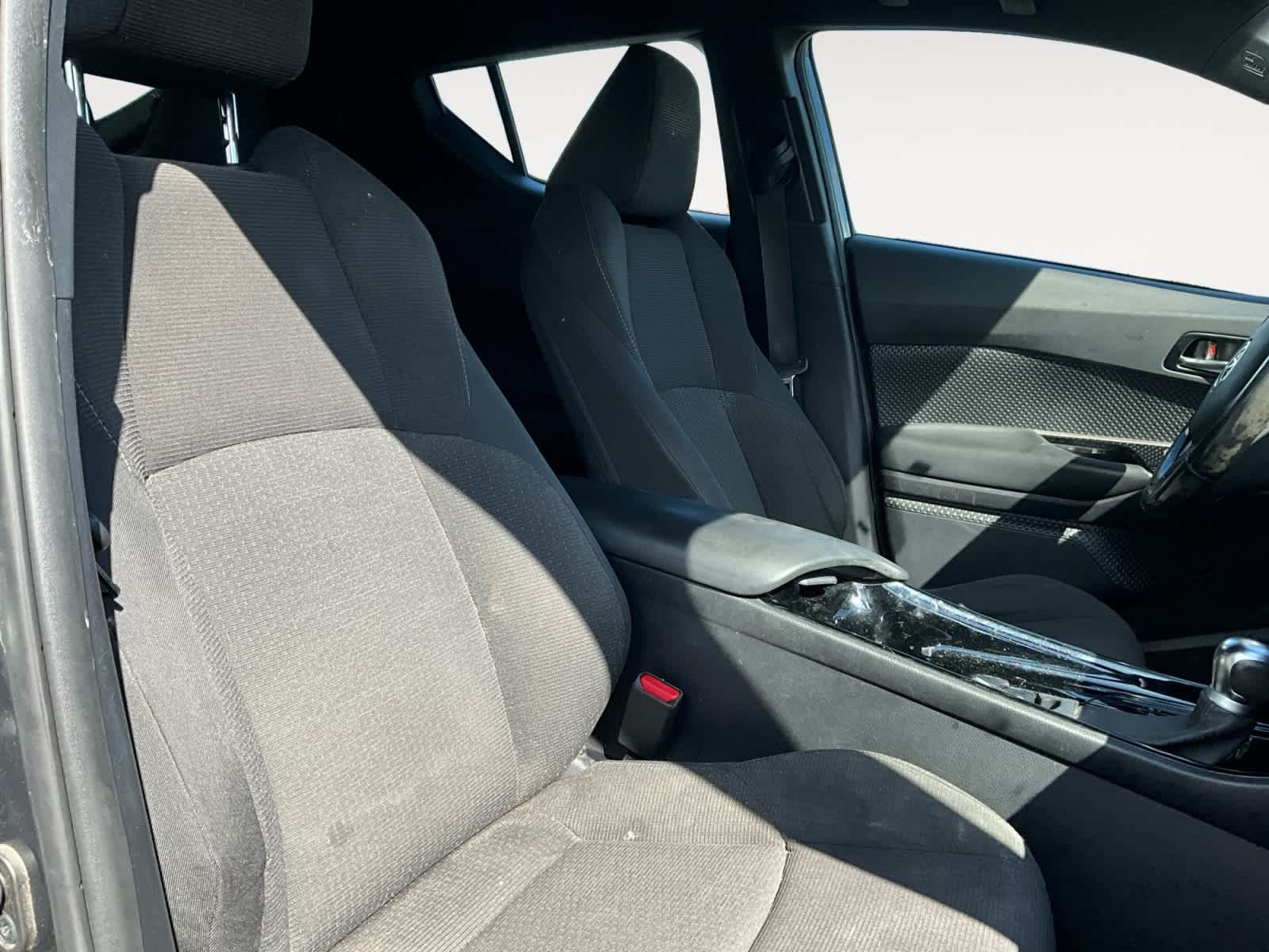 Used 2019 Toyota C-HR XLE FWD image 14