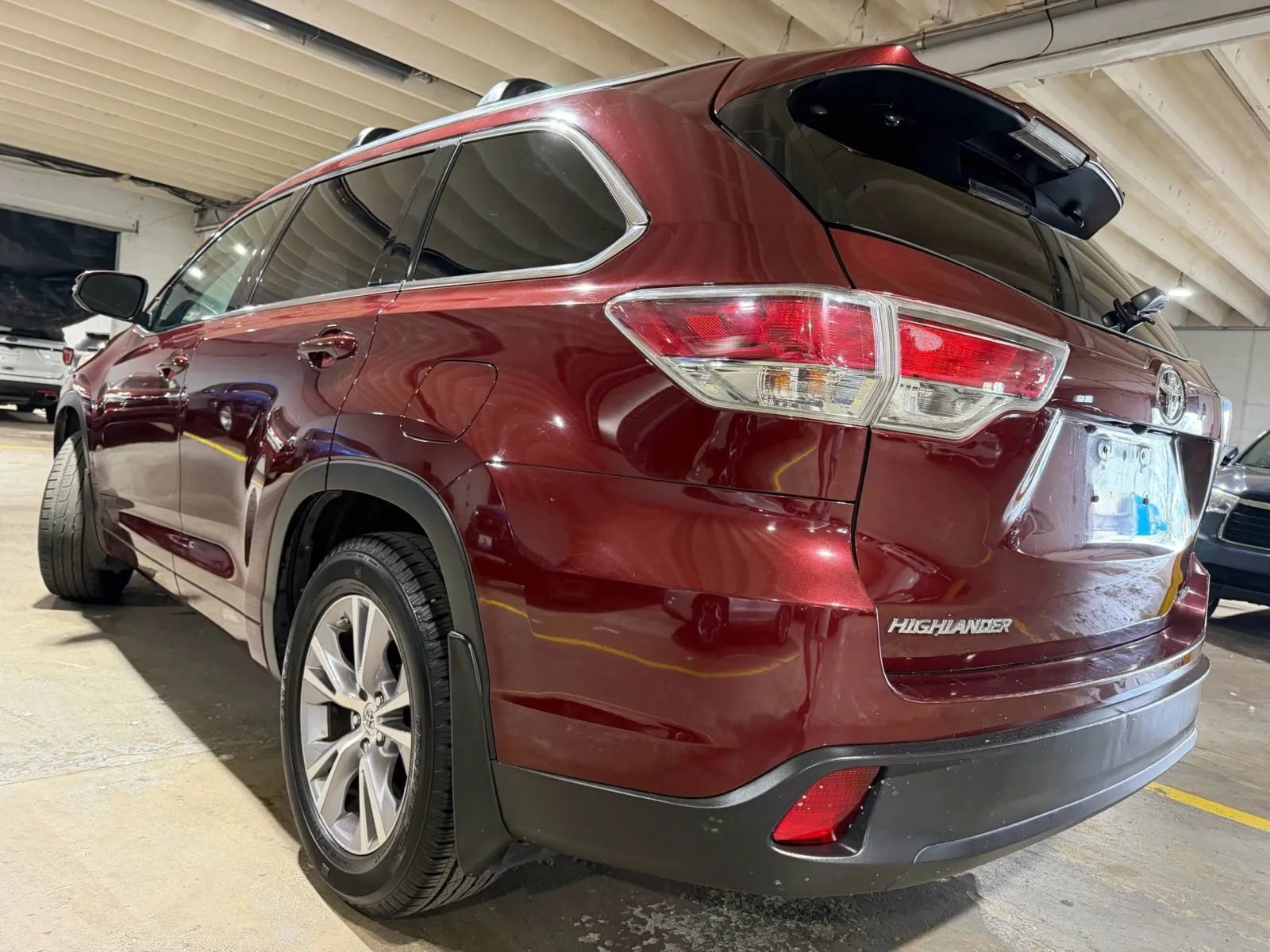 Used 2015 Toyota Highlander XLE AWD/4WD image 3