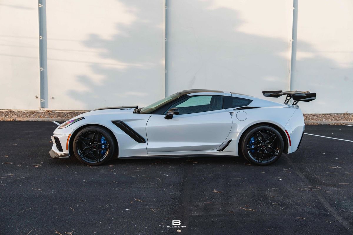 Used 2019 Chevrolet Corvette ZR1 RWD image 2