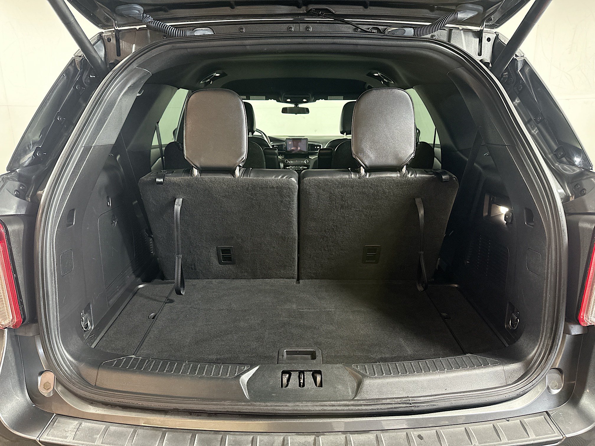 Used 2020 Ford Explorer XLT w/ Equipment Group 202A AWD/4WD image 25