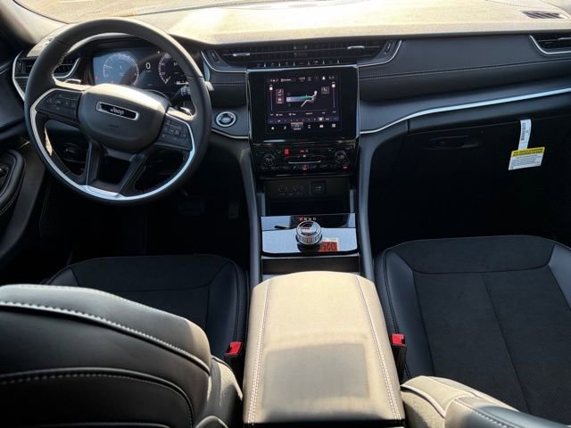 New 2025 Jeep Grand Cherokee Altitude w/ Trailer Tow Package image 32