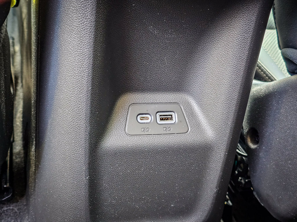 Used 2023 Buick Envision Essence AWD/4WD image 33