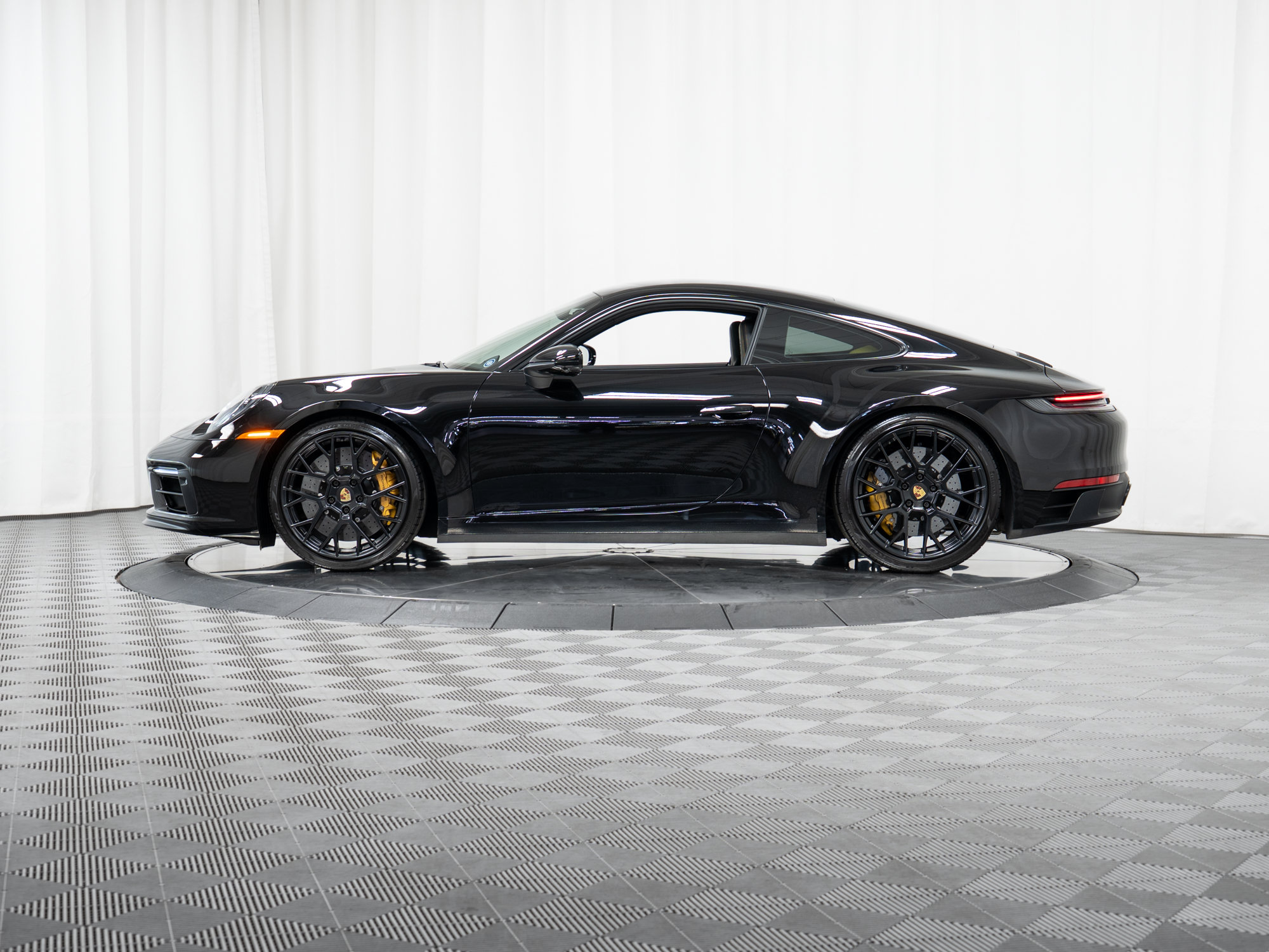 Certified 2023 Porsche 911 Carrera GTS RWD image 33
