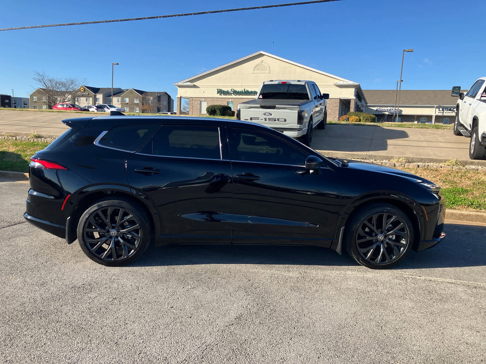 Used 2025 Toyota Crown Signia Limited image 8