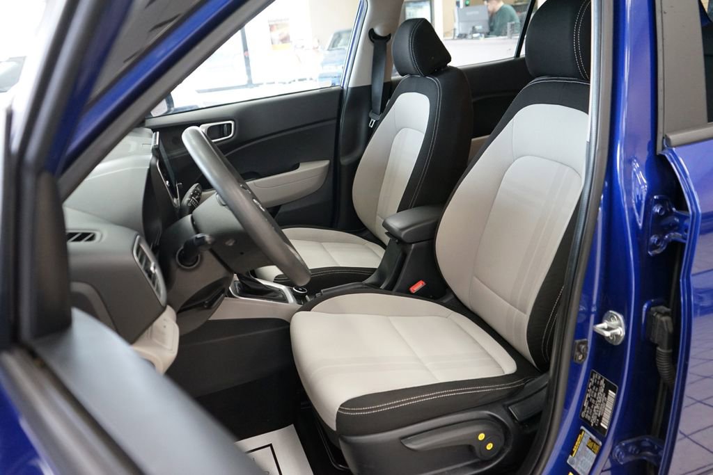 Used 2020 Hyundai Venue SEL image 2