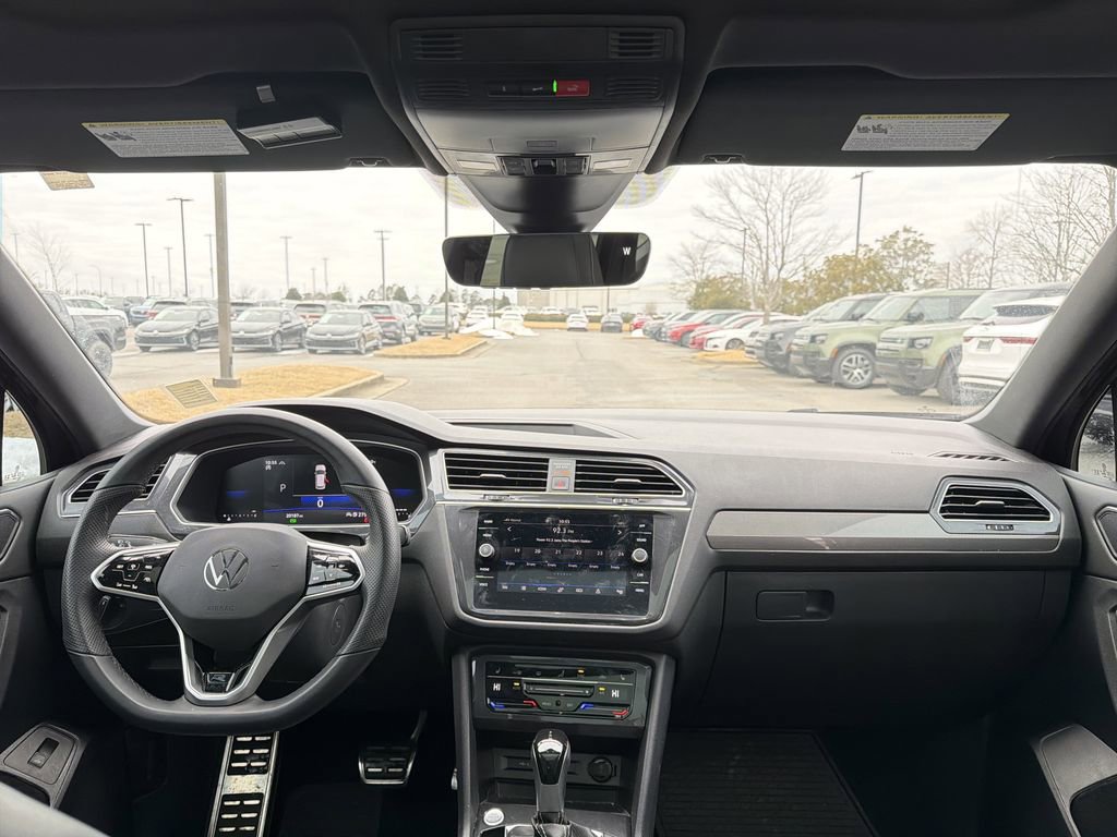 Used 2024 Volkswagen Tiguan SE R-Line image 20