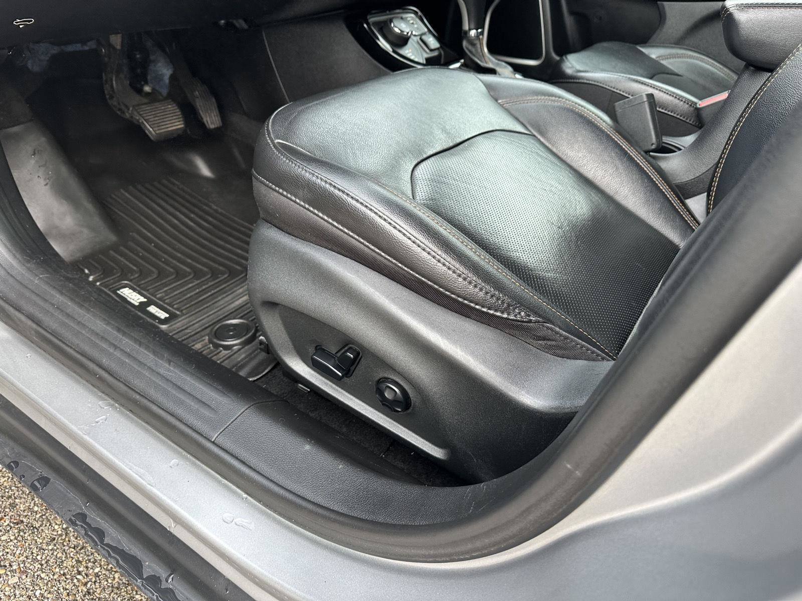 Used 2020 Jeep Compass Limited AWD/4WD image 19