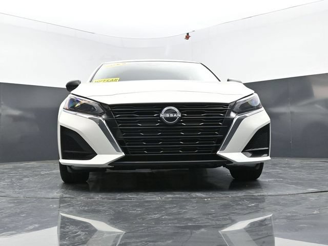 Used 2025 Nissan Altima 2.5 SV FWD image 42