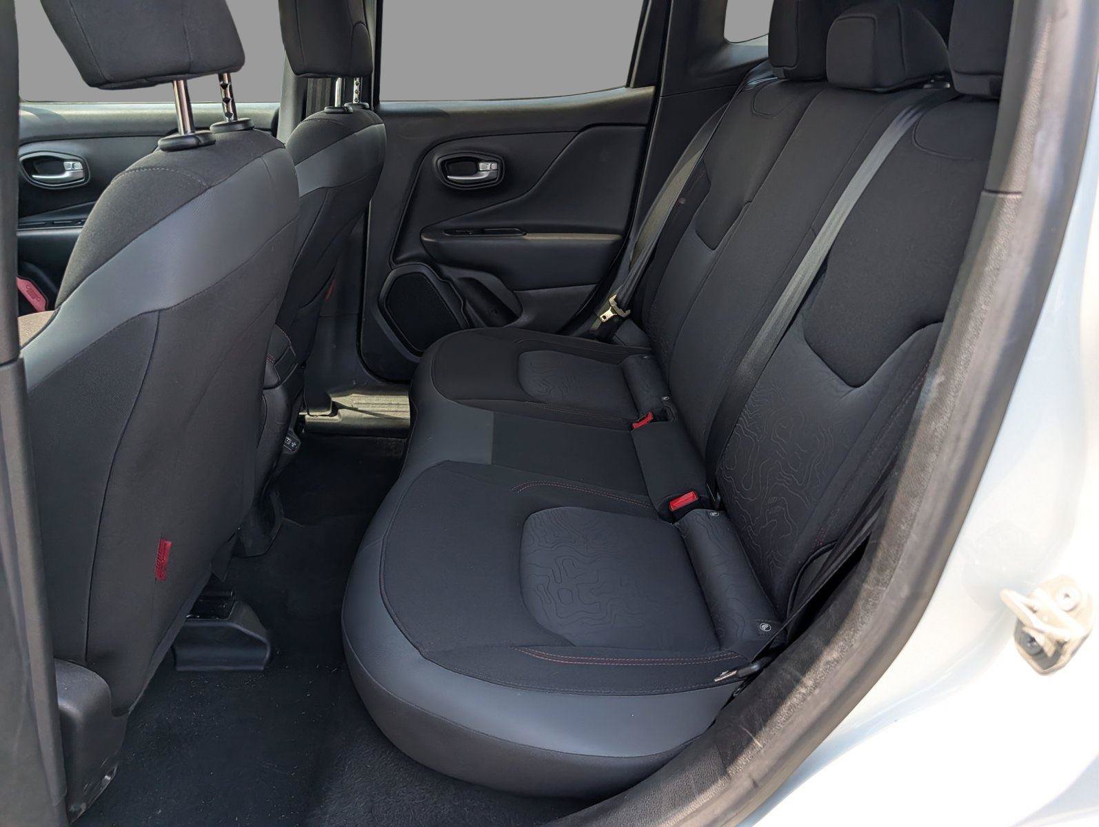 Used 2023 Jeep Renegade Trailhawk AWD/4WD image 32
