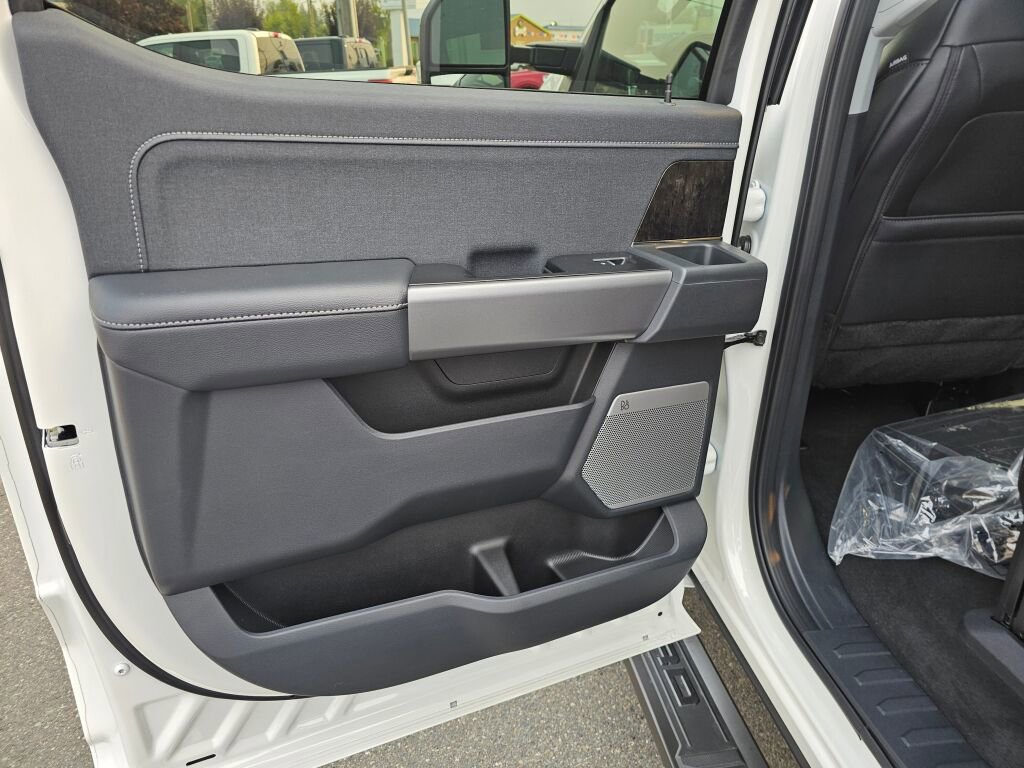 New 2026 Ford F350 Lariat w/ Black Appearance Package image 7